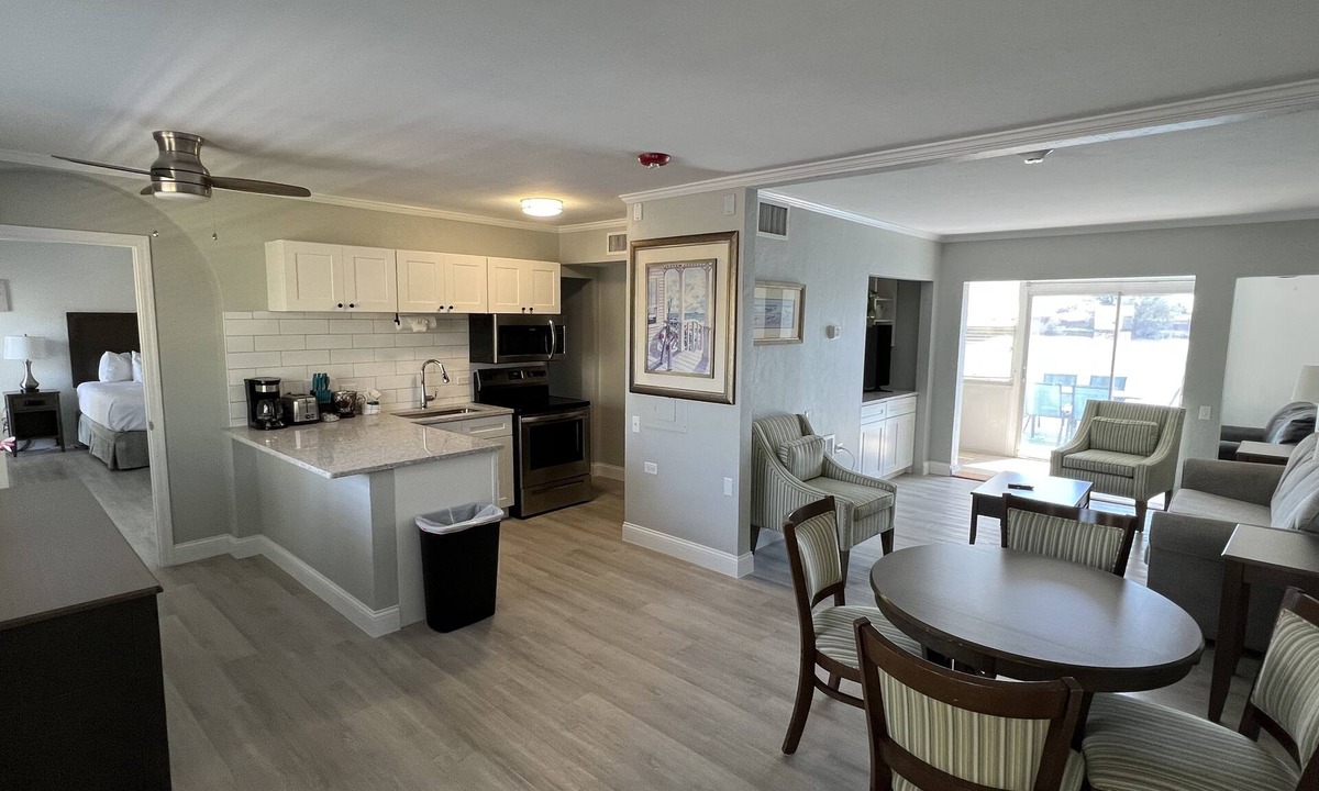 Marco Island Hotel | Marco Island Lakeside Inn