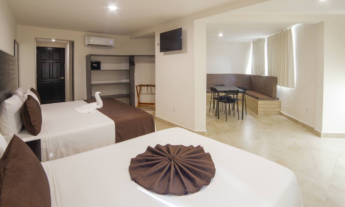 Crucecita Hotel | Mayev Express