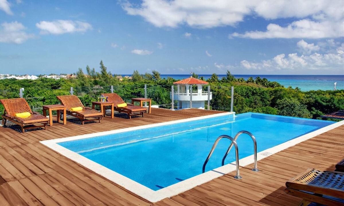 Gonzalo Guerrero Condo | Modern 2BR, 1 block to Beach & 5th Ave, Roof Pool, Garage, Quieter Corner Street