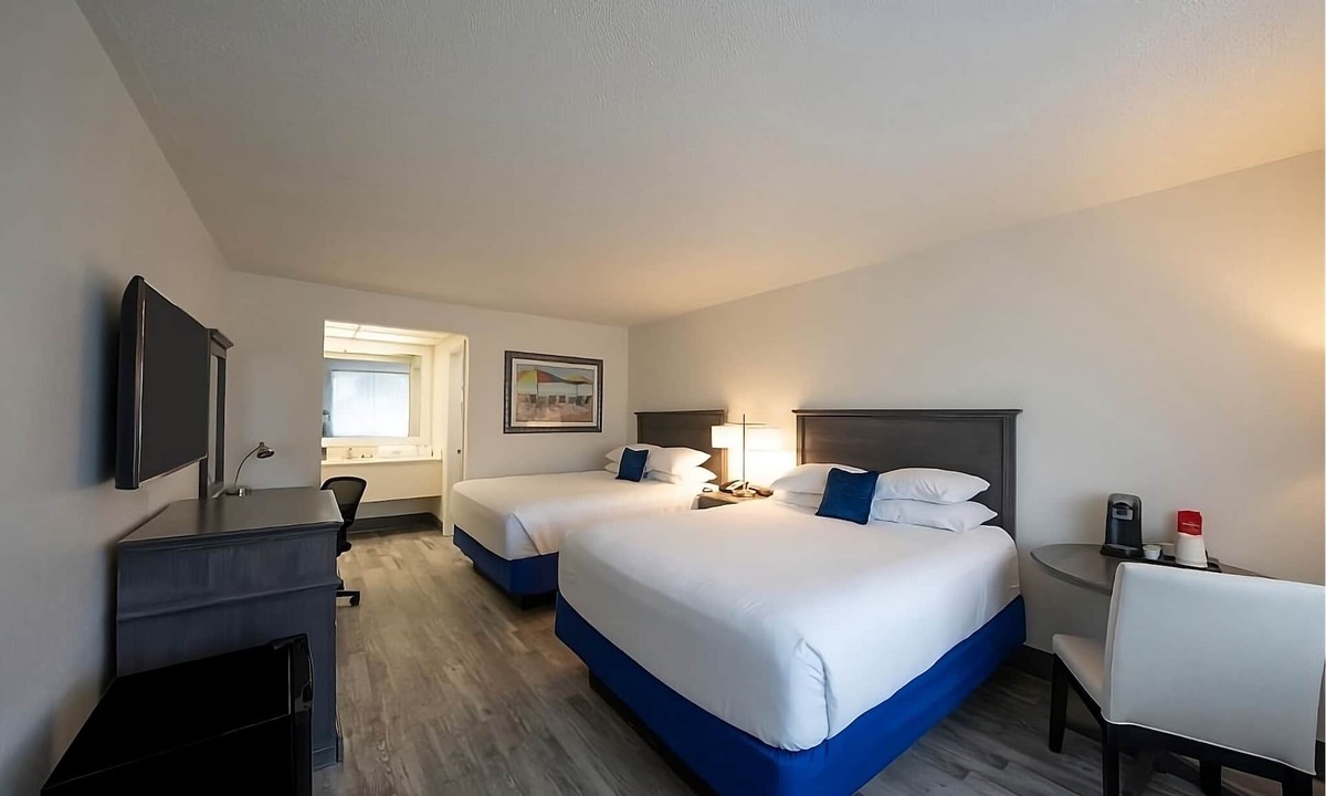Fort Walton Beach Hotel | Modern Island Escape with Swimming Pools Near Boardwalk Fun | 3 Units