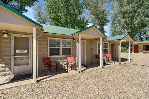 Zion National Park East Entrance Hotel | Mt Carmel Motel Room close to Zion National Park