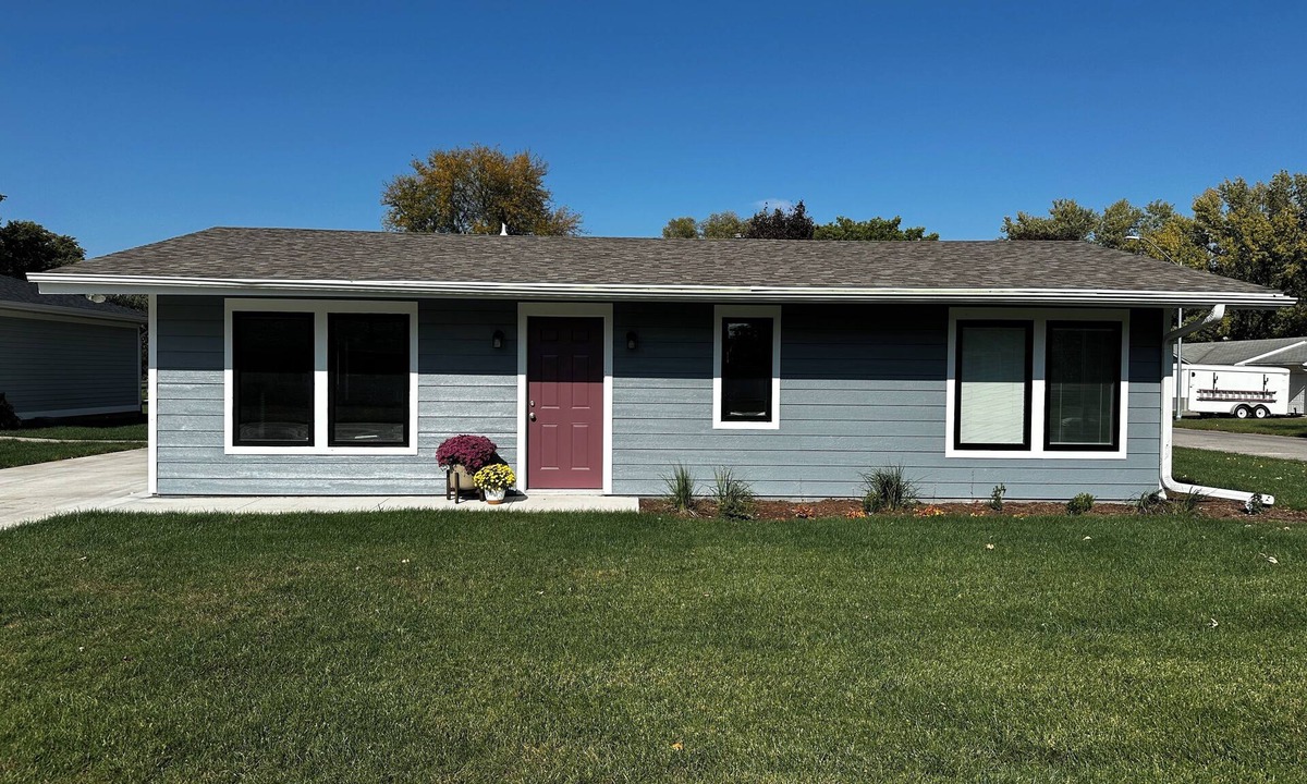 Pella House | Newly Remodeled, charming 3-bedroom house in lovely Pella