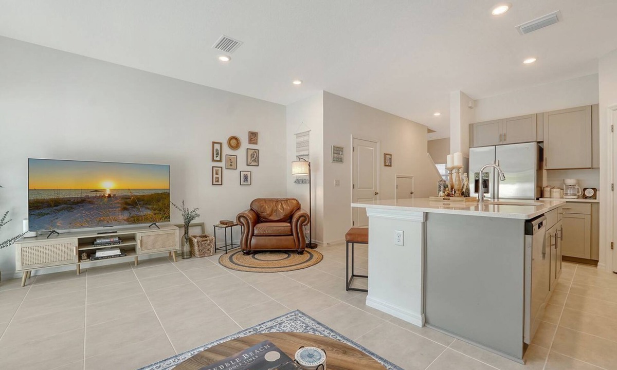 Sarasota House | Nothing like this 3 bdrm home in Sarasota. Relax and unwind. 11 ml from beaches.
