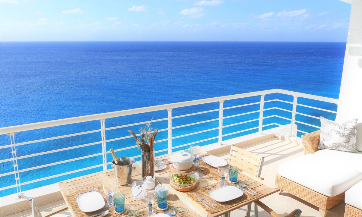 Zona Hotelera Norte Condo | Oceanfront penthouse condo , stylish private 360 stunning views two terraces .