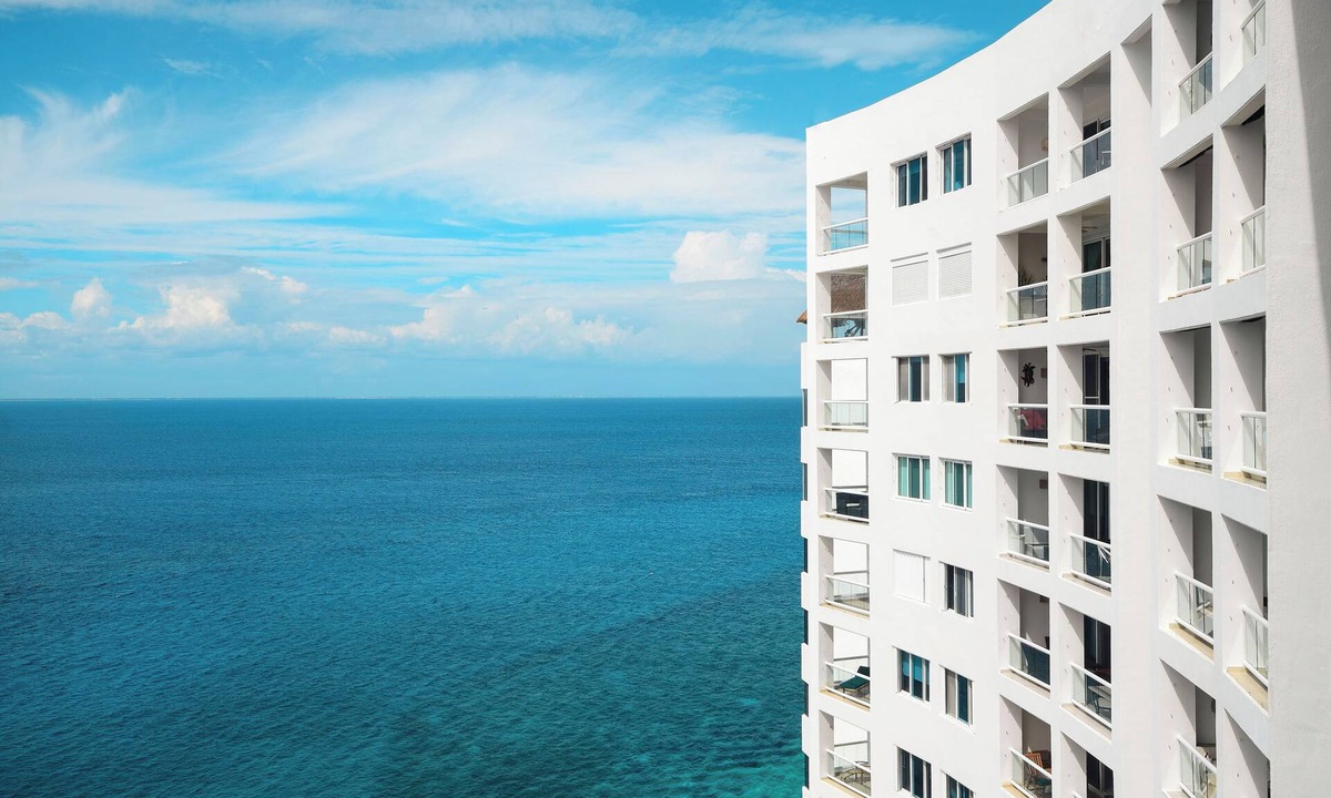 Zona Hotelera Norte House | Oceanfront Oasis at Peninsula Grand 13B