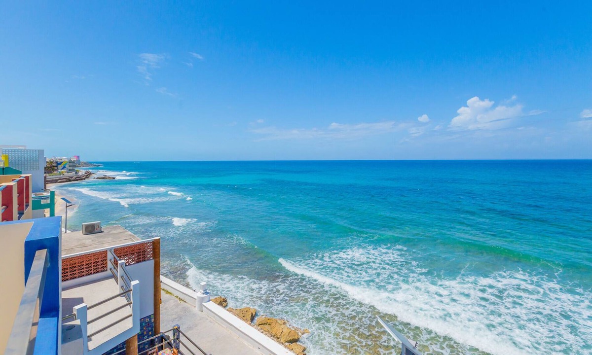 Centro - Supmza 001 Villa | Oceanfront 6BR Villa with Private Pool — Walk to Playa Norte — Sleeps 16