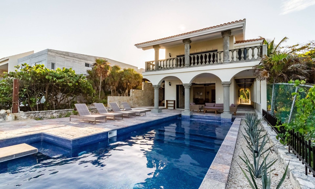 Puerto Aventuras House | 🌴 Oceanfront Luxury Villa – Private Infinity Pool - Steps to the Sea 🌴