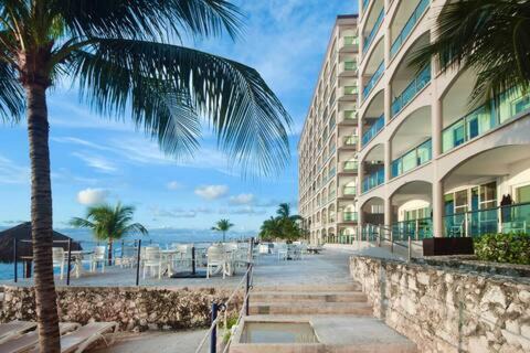 Colonia Centro Apartment | Oceanfront Luxury -4-King Suites Dive Pick Ups-Walk to Dining & Shops