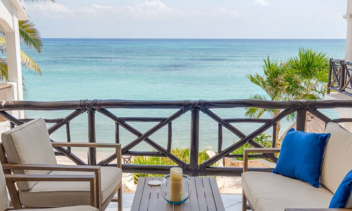 Akumal Condo | Oceanview Condo with Balconies, Pool & Daily Service