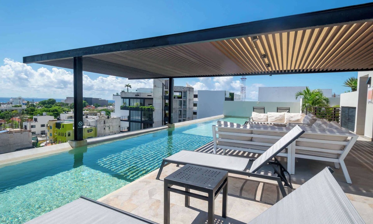 Centro Condo | Oceanview Roof Pool Oasis Steps to 5th Ave & Beach