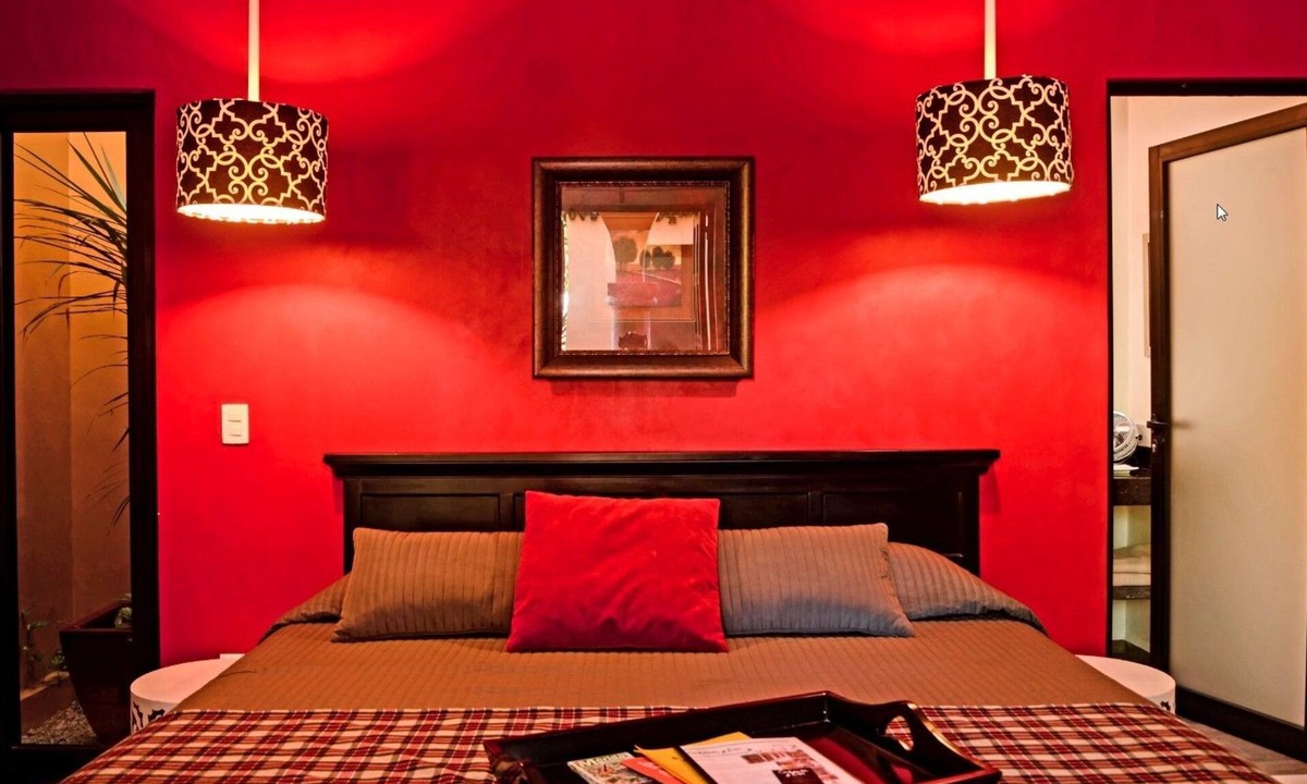 Centro Bed & Breakfast | Ochenta Y Dos an urban bed & breakfast