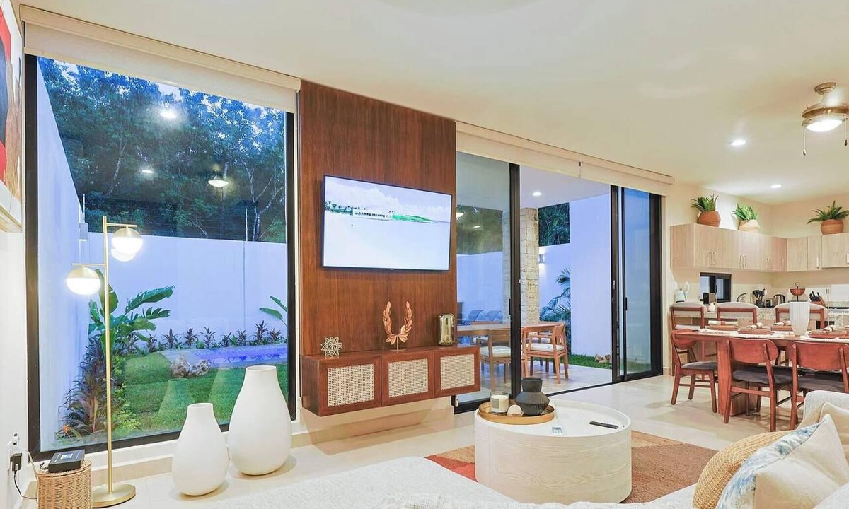 Playa del Carmen House | Palmara Gated Community, Pool, Paddle Court & Gym