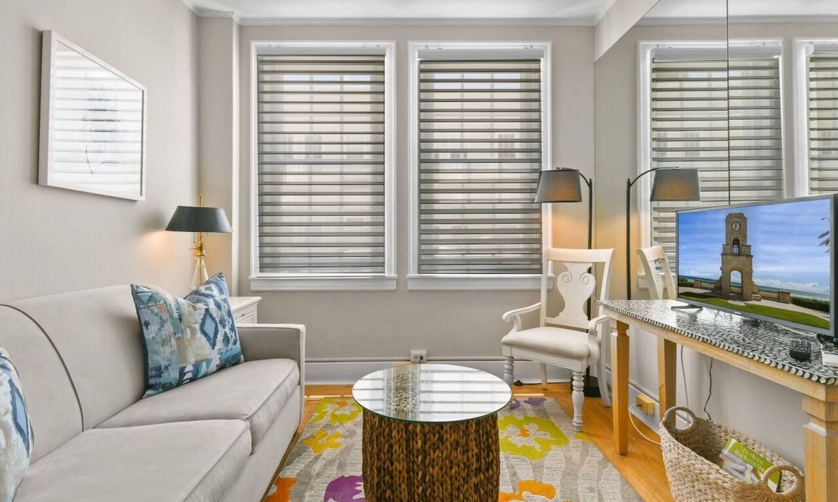 Palm Beach Condo | Pool/StepsToBeach/Dine/Pearl 1brCondo