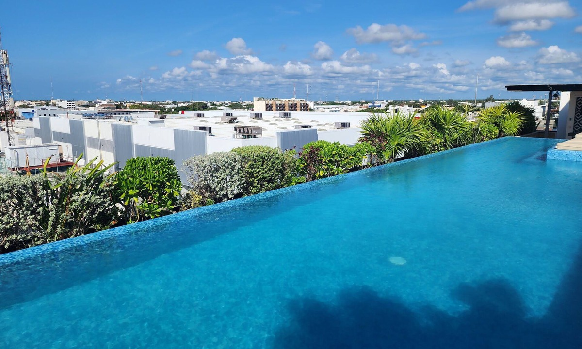 12th Street Apartment | PRIME LOCATION 1 BR APT Downtown Playa del Carmen w/PARKING/Pool/GYM