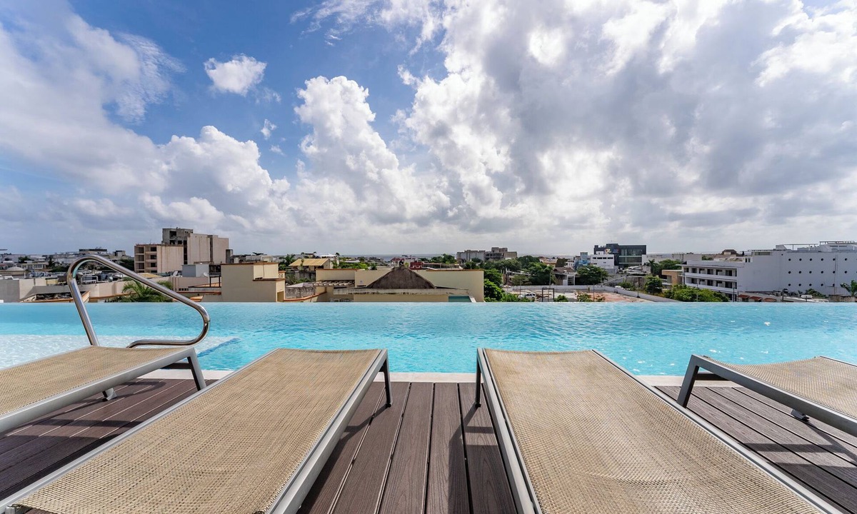 Centro Apartment | Prime Location Roof top Pool-Solarium and Jacuzzi