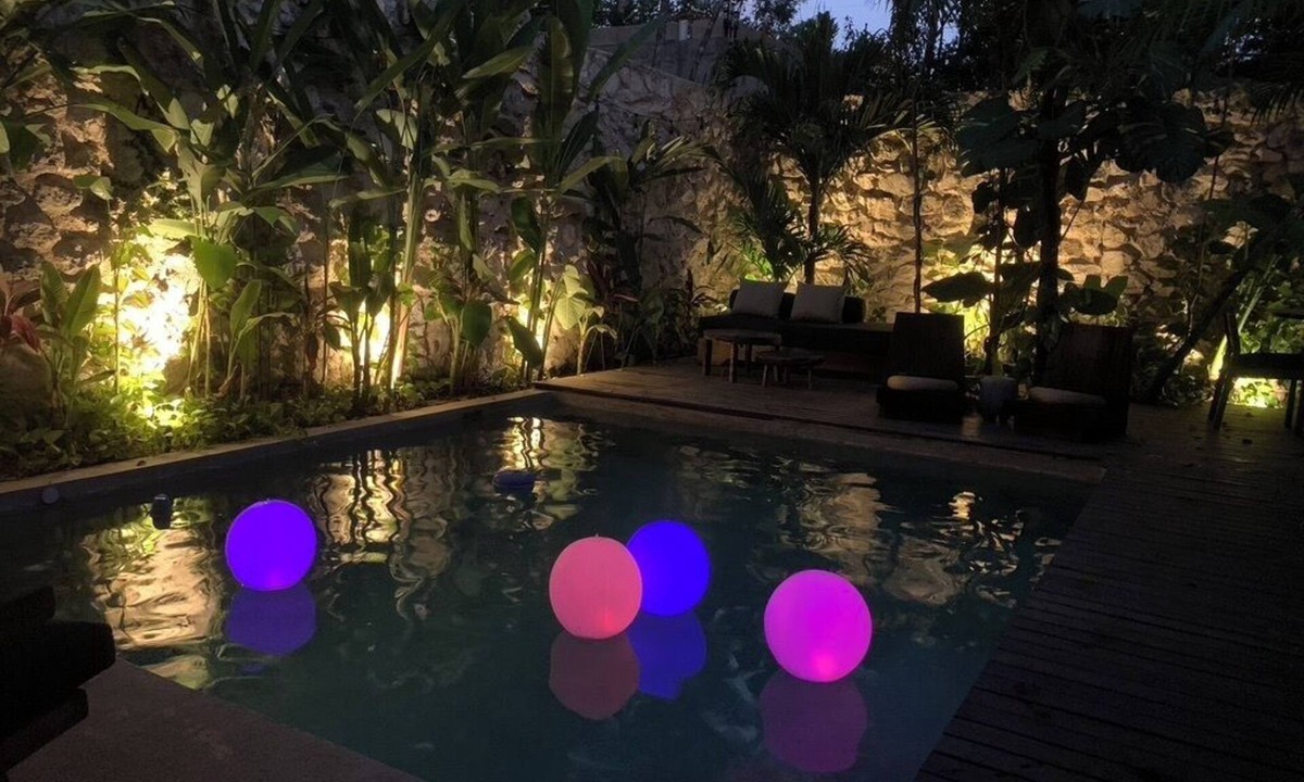 La Veleta House | Private Luxury Villa in Holistika - Pool, Garden and Rooftop Patio