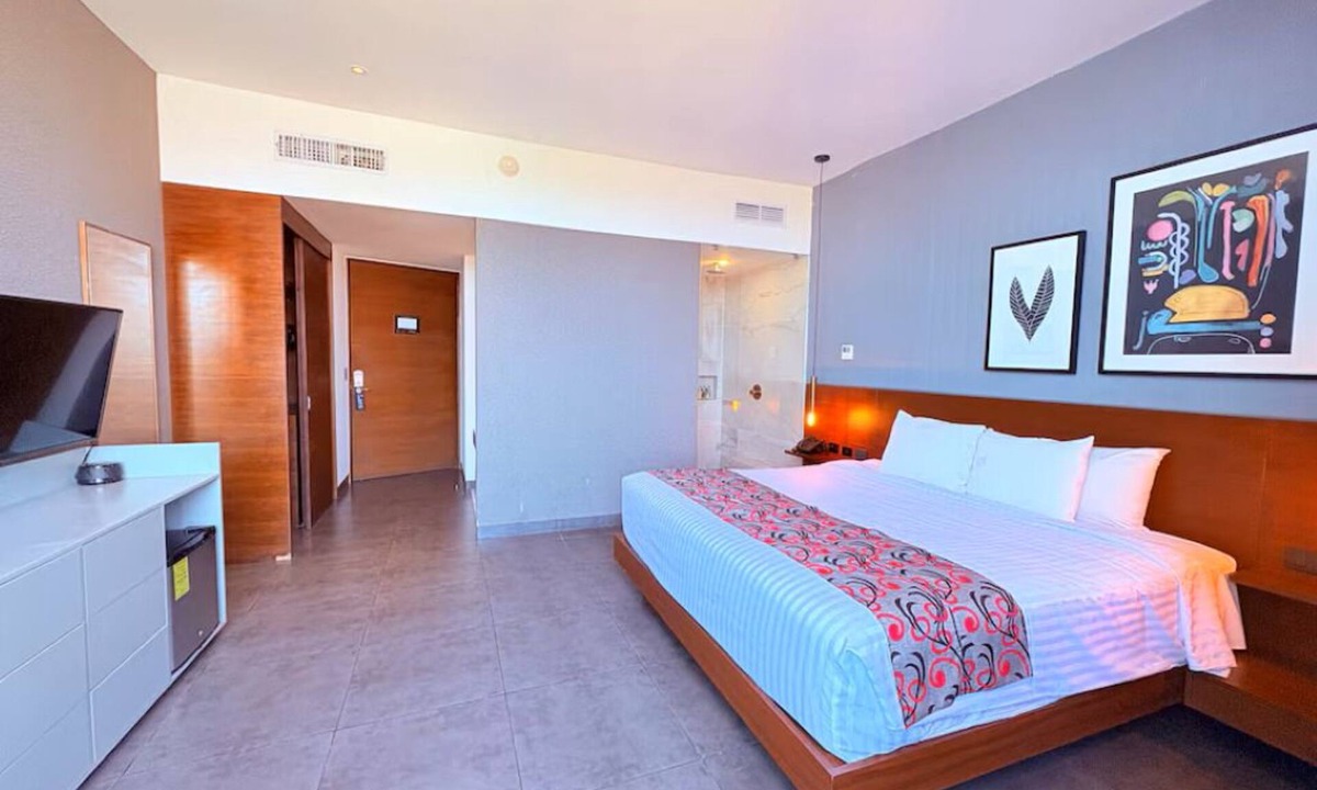 Downtown Hotel | Queen Suite Oasis Just Minutes from the Beach