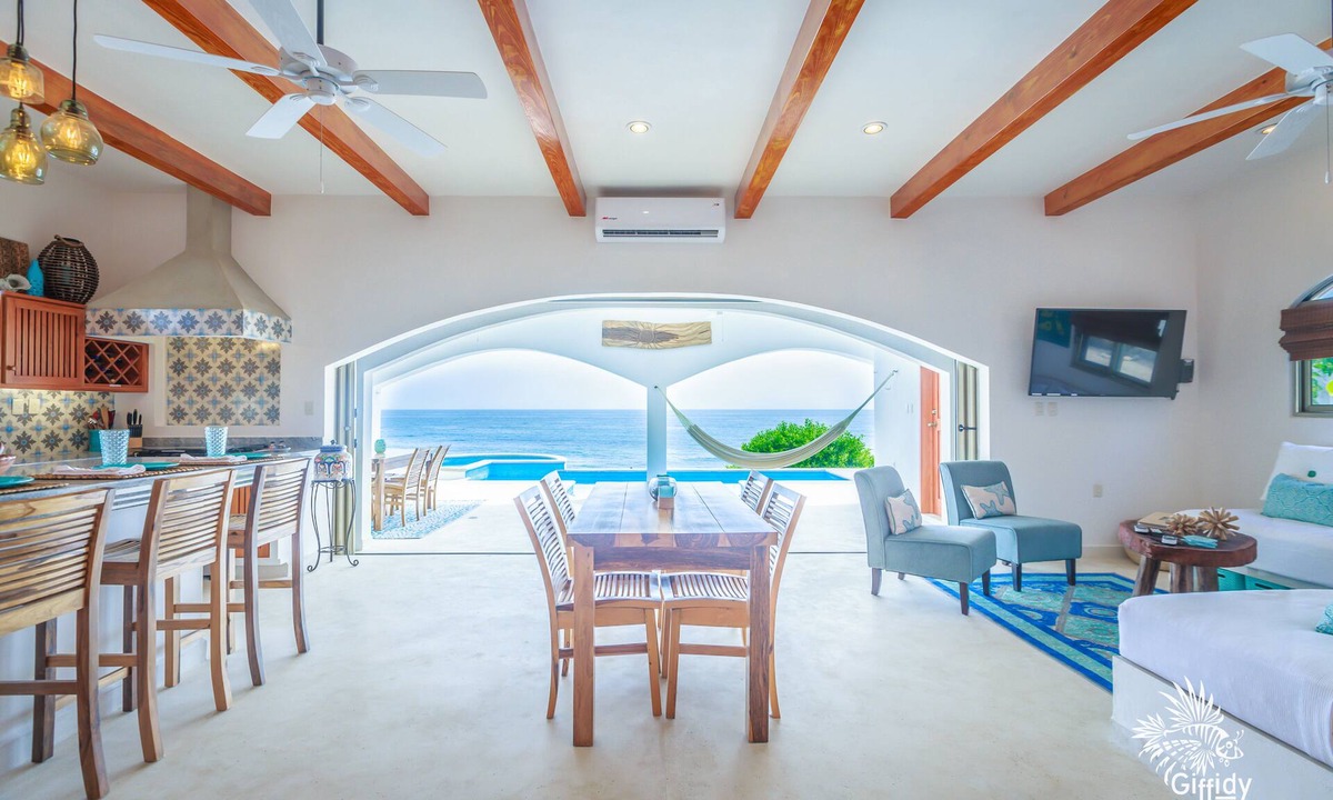 Colonia Meteorologico House | Quiet & private Oasis, just steps away from all the conveniences!