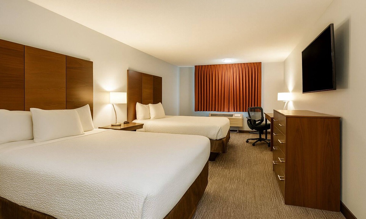 Grants Pass Hotel | Relax and Recharge! Stylish Unit Awaits! Quick Drive to Grants Pass Golf Club!