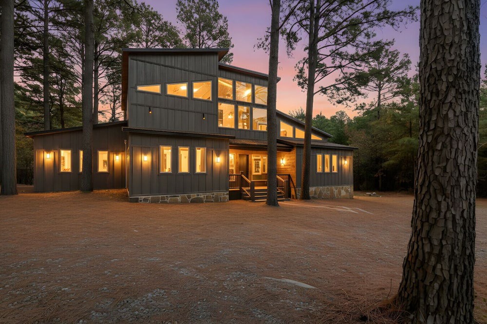 Pickens Cabin | Rich Carlton · Indoor Pool + Sleeps 27! Hot Tub, Shuffleboard & 4 King En-Suites