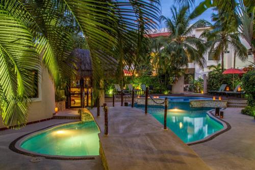 Gonzalo Guerrero Hotel | Riviera del Sol Amazing Double Queen Deluxe Suite 206