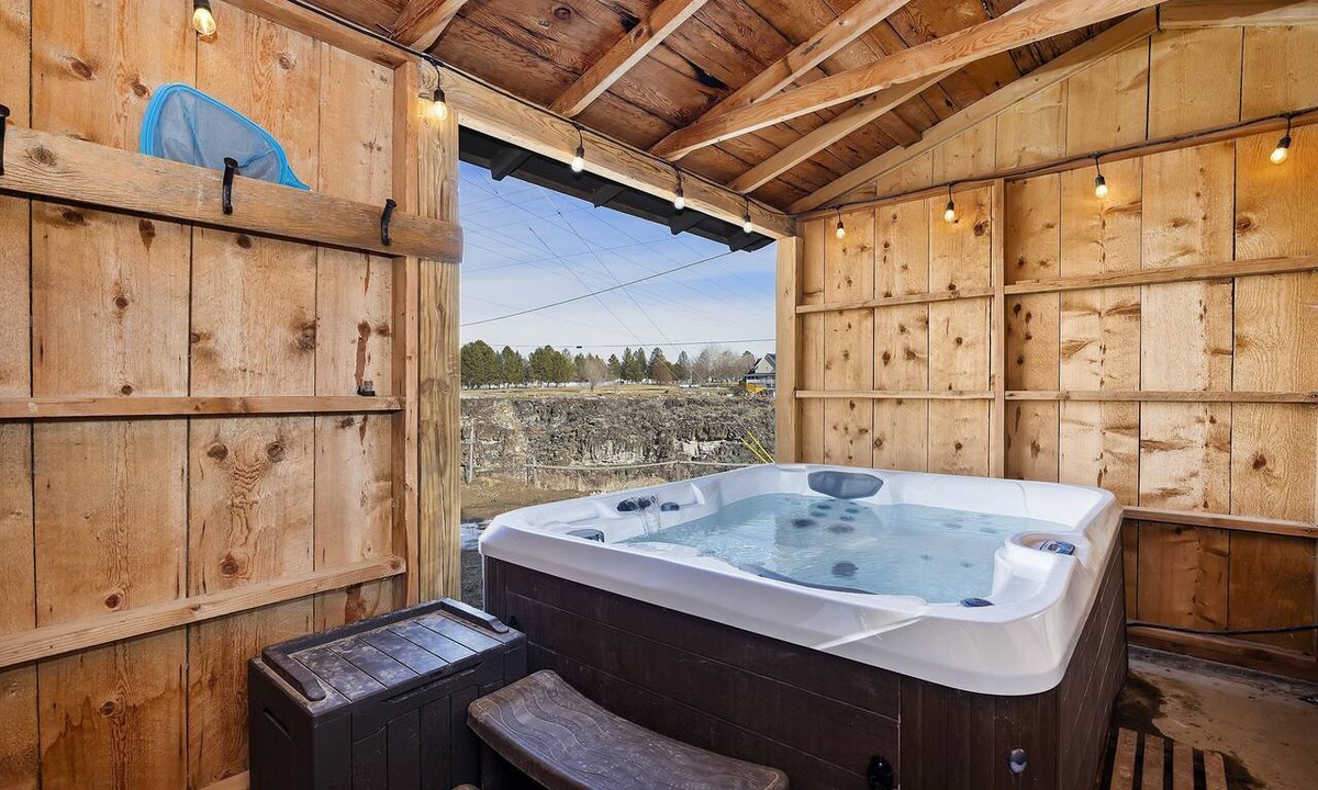 Twin Falls Cabin | Rock Creek Canyon | 1BR, Hot Tub, Sauna, Fire Pit