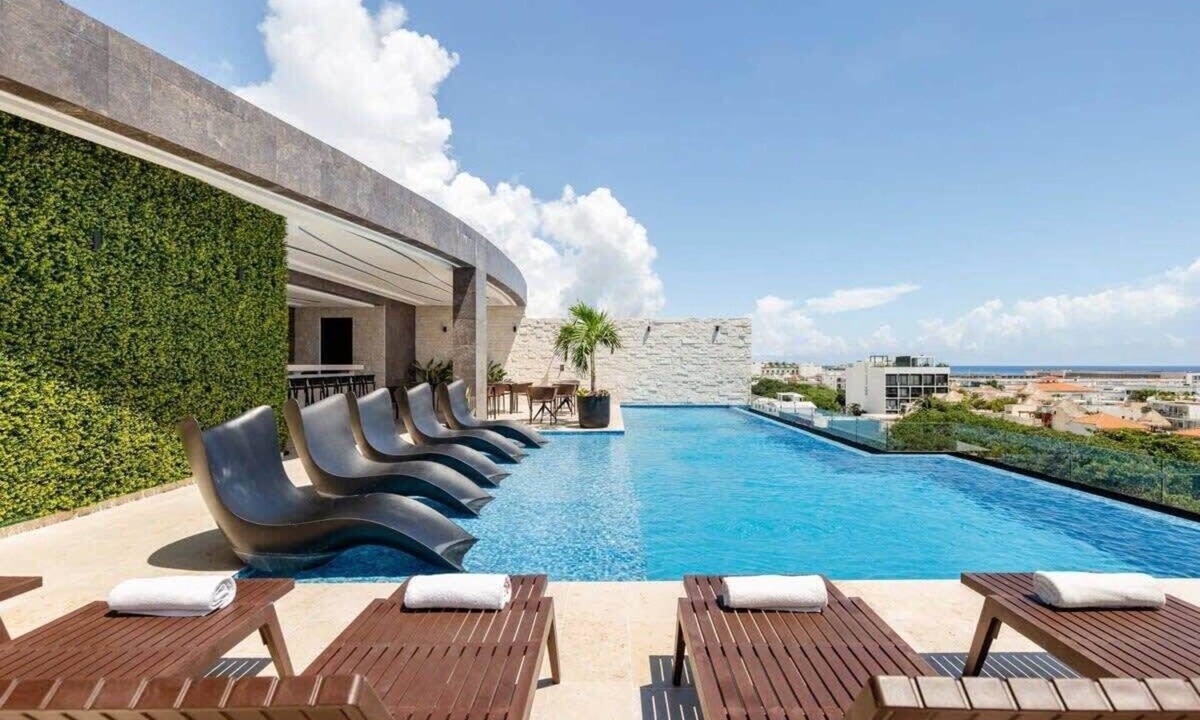 Centro Apartment | Rooftop Infinity Pool | 5th Ave Steps Away