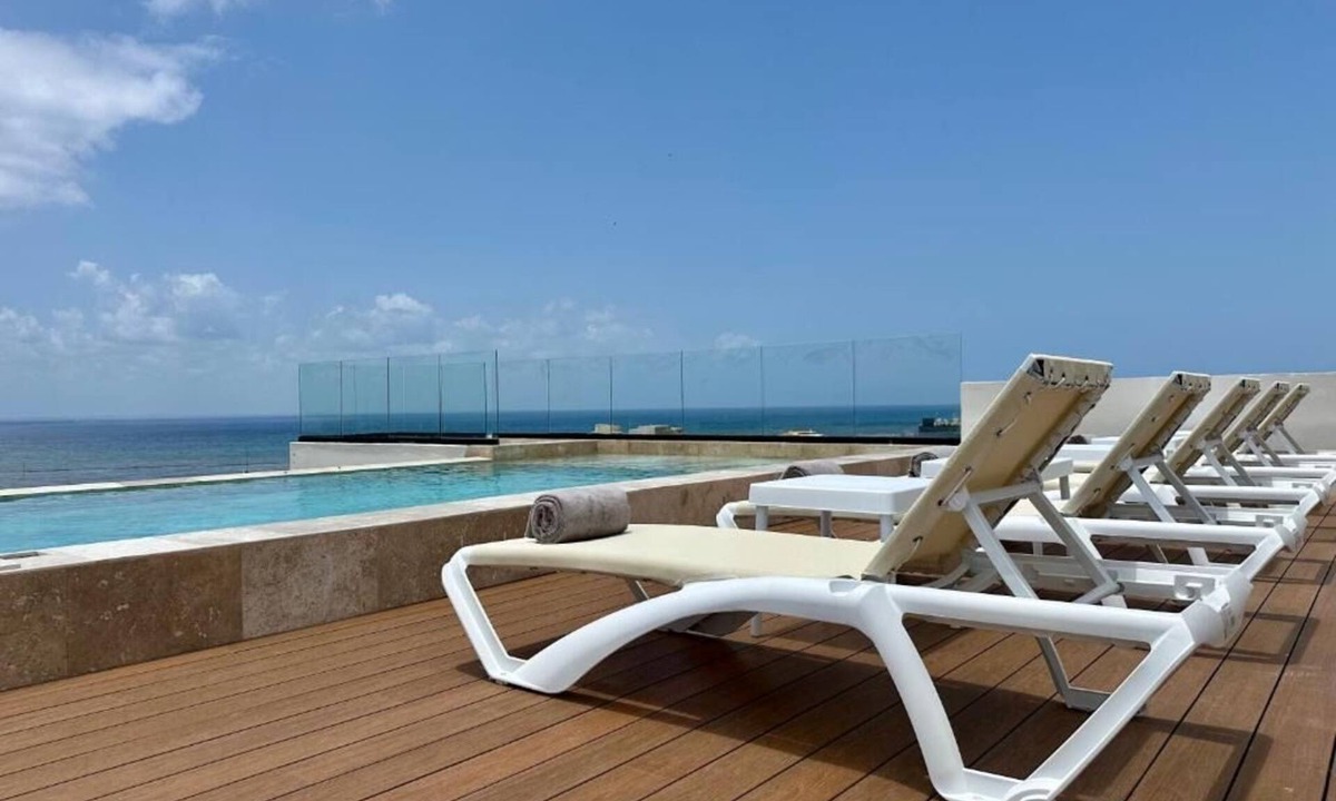 Downtown Hotel | Rooftop Infinity Pool & Caribbean Horizon! 2 Pet-friendly Units with Kitchen