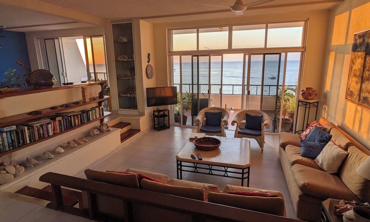 San Miguel Apartment | Spacious 3-Bedroom Beachfront Penthouse in Cozumel! - 15 min walk from downtown!