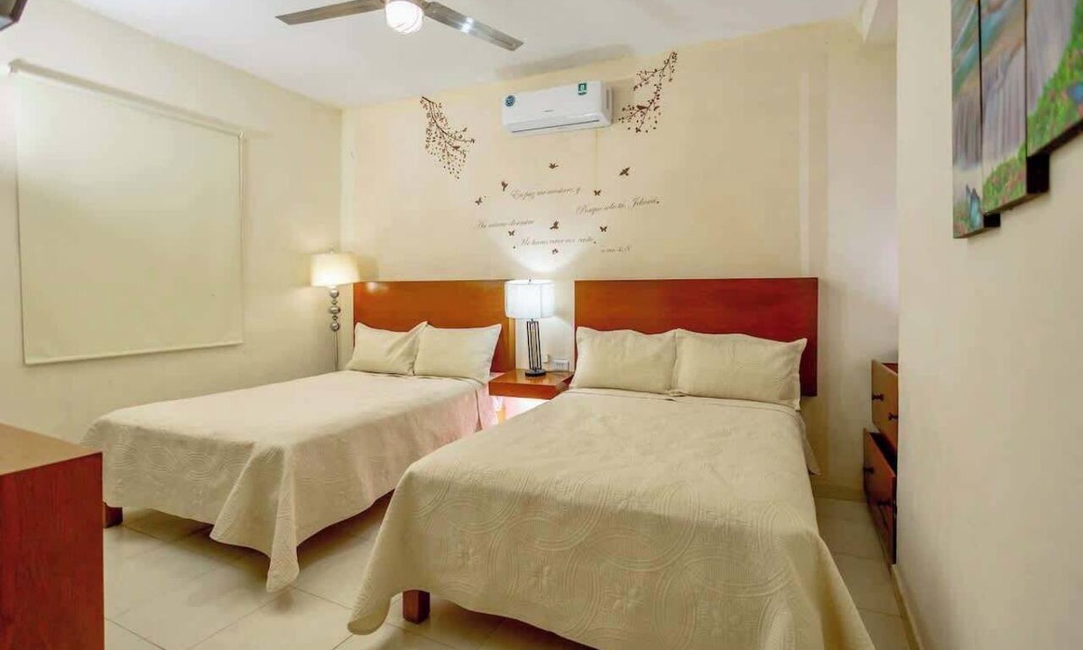 Montecarlo House | Spacious Double Bedroom | Pool, Gym & Terrace