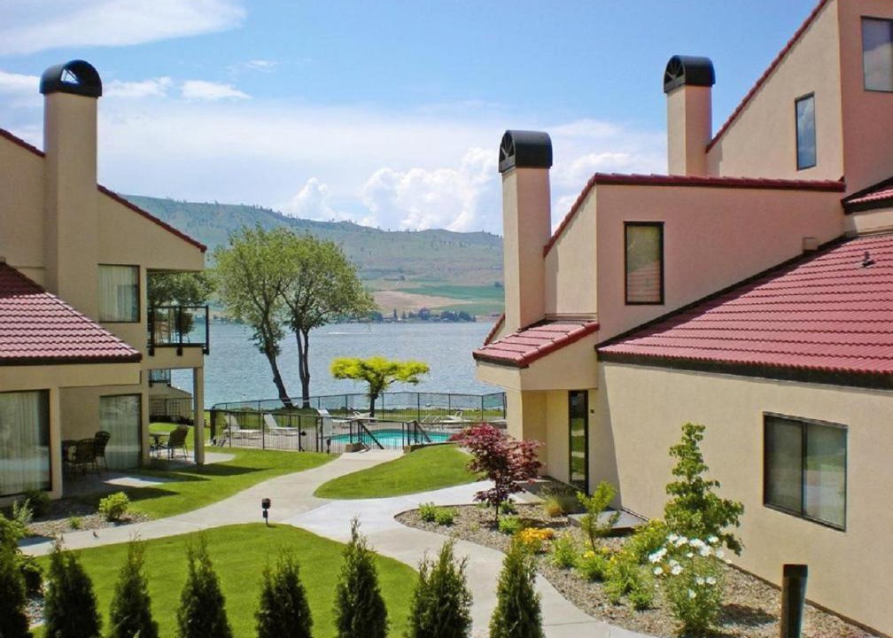 Chelan Apartment | Spacious Resort Condos Fronting Beautiful Lake Chelan