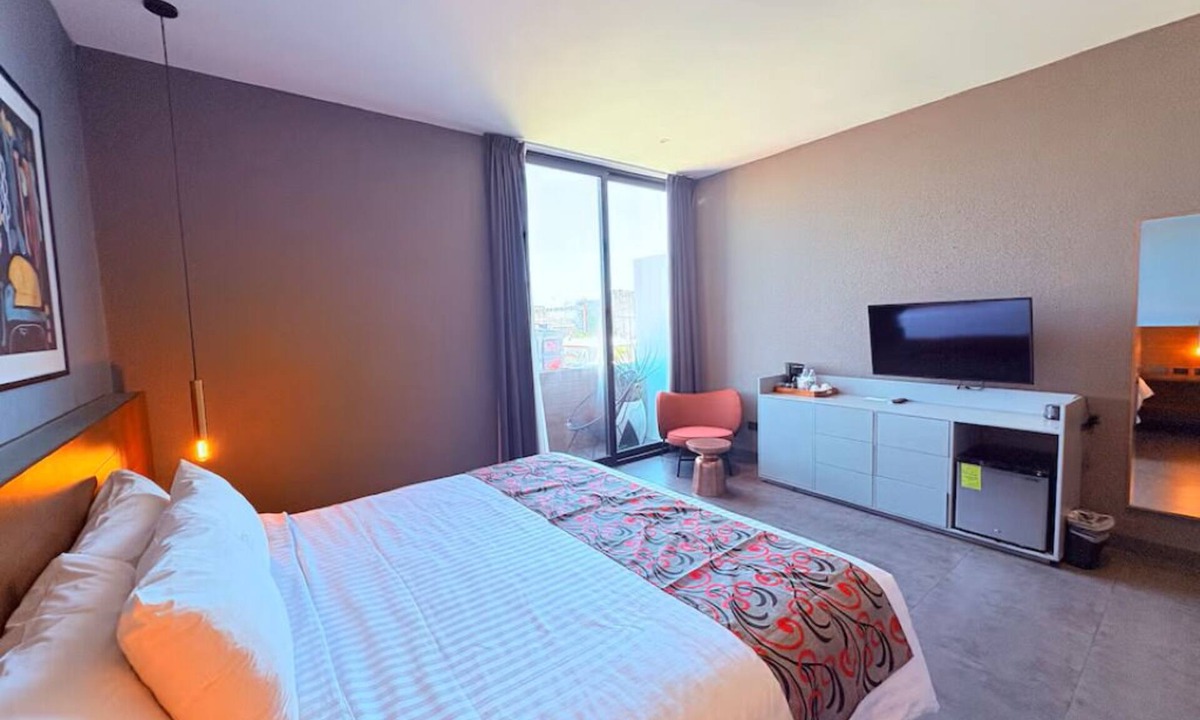 Downtown Hotel | Stylish Queen Suite in the Heart of Playa