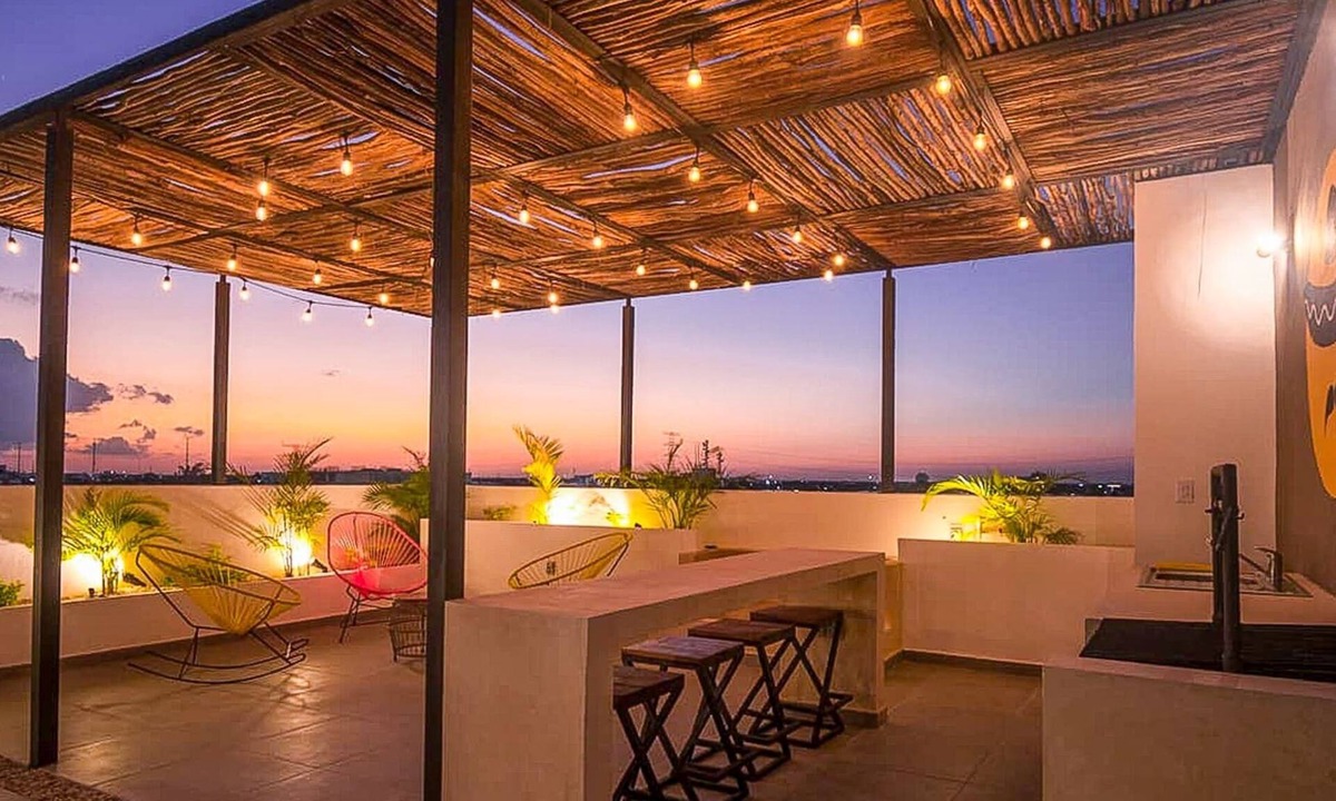 Zazil-ha Apartment | ~ Sunny & Private Studio ~ Pool + Rooftop Lounge ~ Minutes from the Beach Beaches & 5th Avenue!