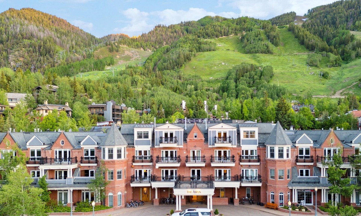 Downtown Hotel | The Aspen Mountain Residences Luxury 3 Bedroom Mountainside