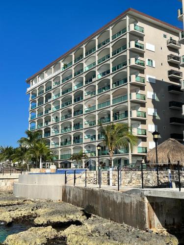 Colonia Andres Apartment | The Queen of Cozumel - Urban Empire En-suite City View - for Couples in Mind