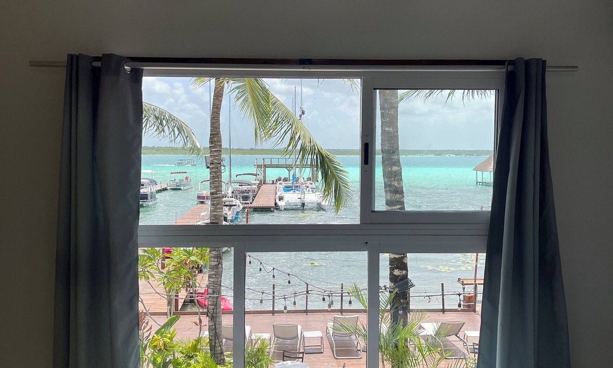 Centro Hotel | The Yak Lake House Hostal Bacalar - Front Lagoon