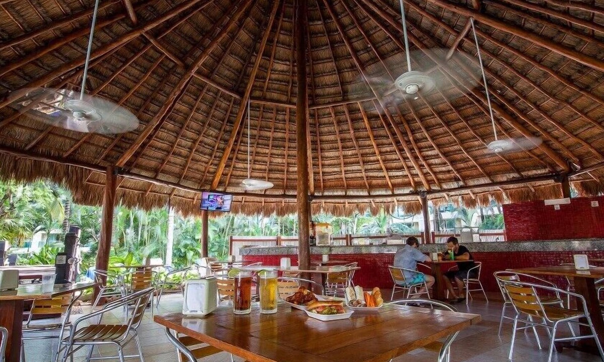 Cozumel Hotel | Vibrant Studio with Pools and Spa at Cozumel