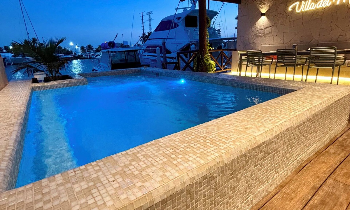 Progreso Municipality House | Villa in the Yacht Club with heated swimming pool