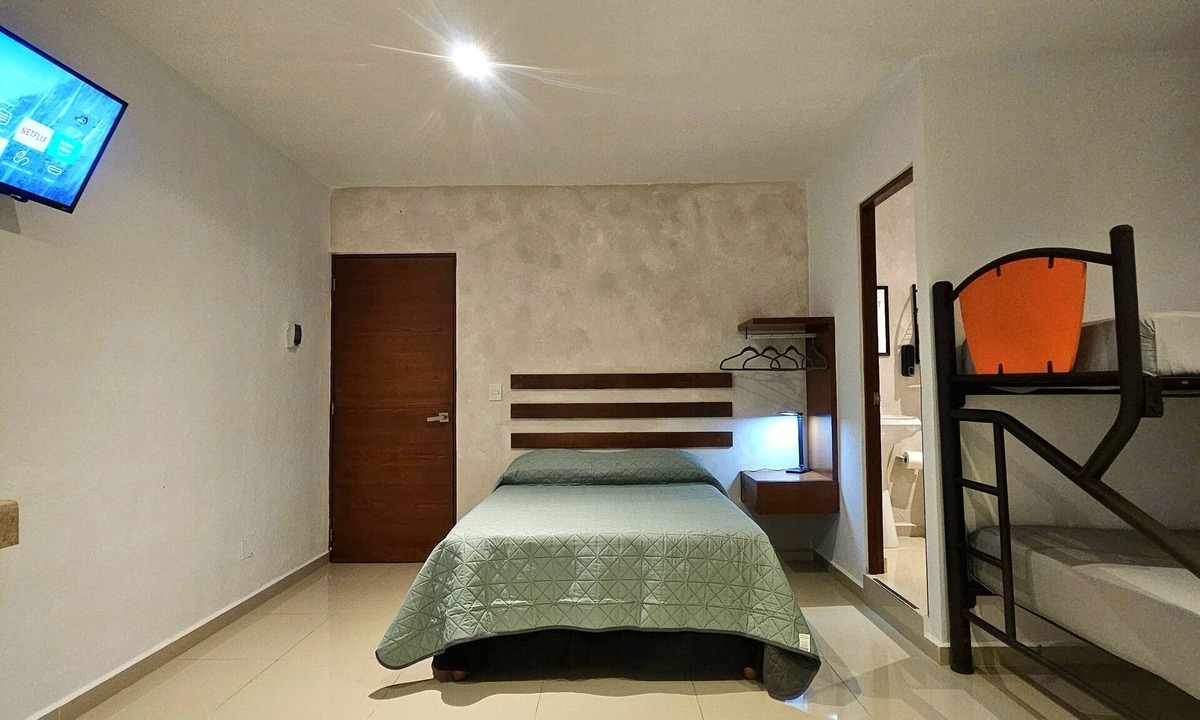 Downtown Cancun Hotel | Villa Leo Room with bunk bed ideal for families, in the heart of Cancun