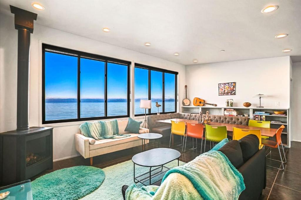 Rollingbay House | Waterfront Haven with Spectacular View in Bainbridge