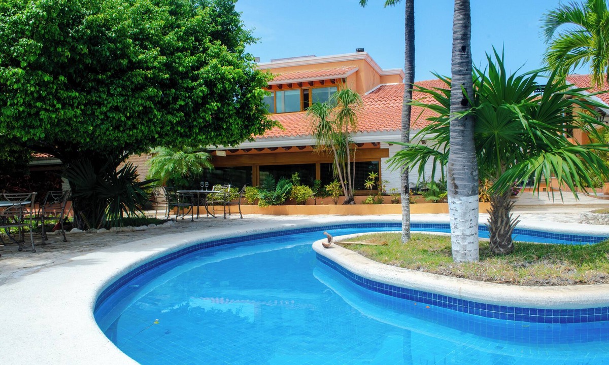 Zona Hotelera House | Yacht House in Hotel Zone Cancun, Mex