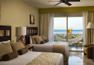 2 Bedroom Luxury Residence SUITE that sleeps 6 & OCEAN VIEWS!