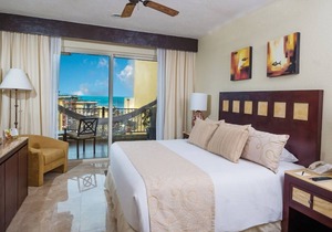 2 Bedroom Luxury Residence SUITE that sleeps 6 & OCEAN VIEWS!