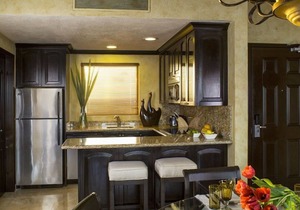 2 Bedroom Luxury Residence SUITE that sleeps 6 & OCEAN VIEWS!
