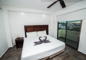 3 FLOOR PENTHOUSE ON 5TH AVENUE, AMAZING LOCATION, FOUR MINUTES FROM THE BEACH