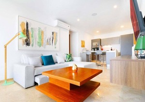3BR Penthouse, Private Pool, Rooftop & Sleeps 8!