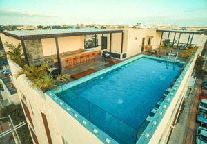 401 2BR Penthouse, Rooftop w/ Pool/Bar, Sleeps 6!