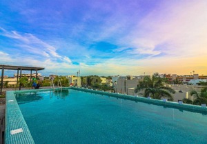 401 2BR Penthouse, Rooftop w/ Pool/Bar, Sleeps 6!