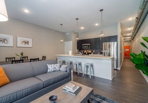95 m² Apartment ∙ 2 bedrooms ∙ 6 guests in Downtown Des Moines