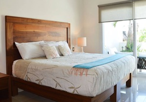 AMAZING 3BR PENTHOUSE STEPS TO THE BEACH AND 5TH AVENUE